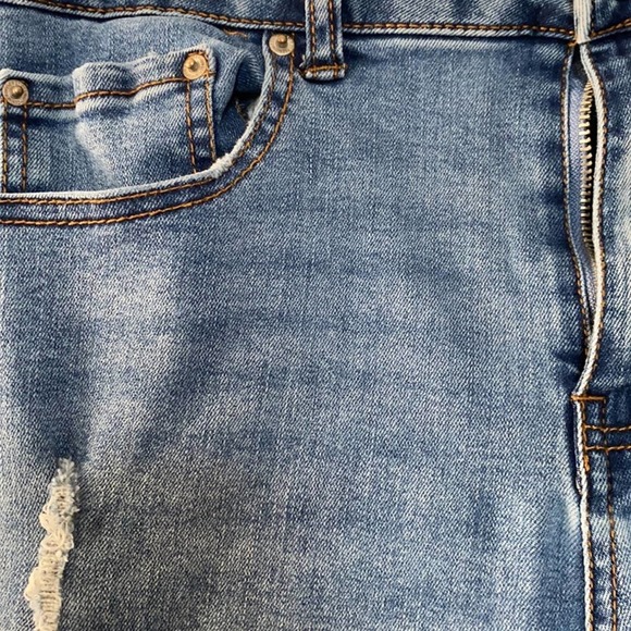 Forever 21 Womens Blue Ripped knees Distressed Straight Jeans Size 30 - Picture 3 of 5